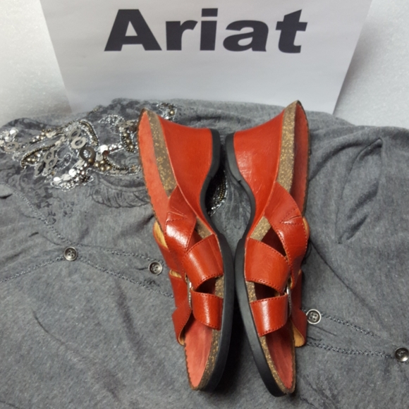 Women's Ariat red leather sandals size 6.5 - Picture 3 of 8